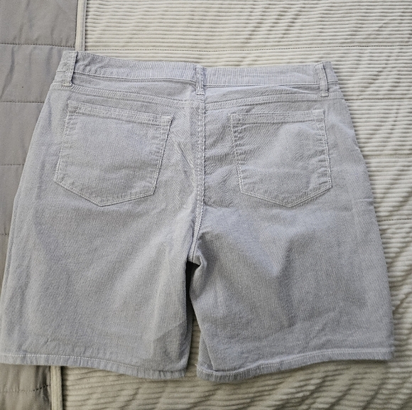 LEE Riders Womens Blue & White Pin Striped Shorts Size 16 - Picture 6 of 6